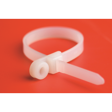 Хомут P6.6 с монтажным отверстием, белый, 7,8x380