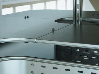 Двойной непрерывный контур заземления по лотку и по крышке